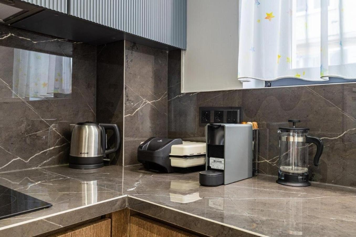 Brand New Duplex Wparking 2bd2bath #336 Appartamento *