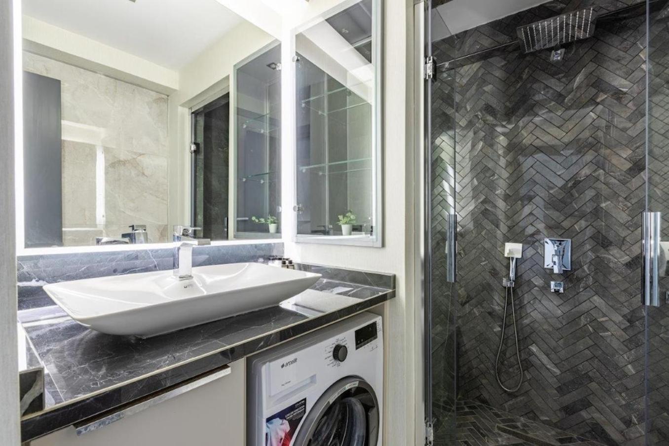Daire Brand New Duplex Wparking 2bd2bath #336 *