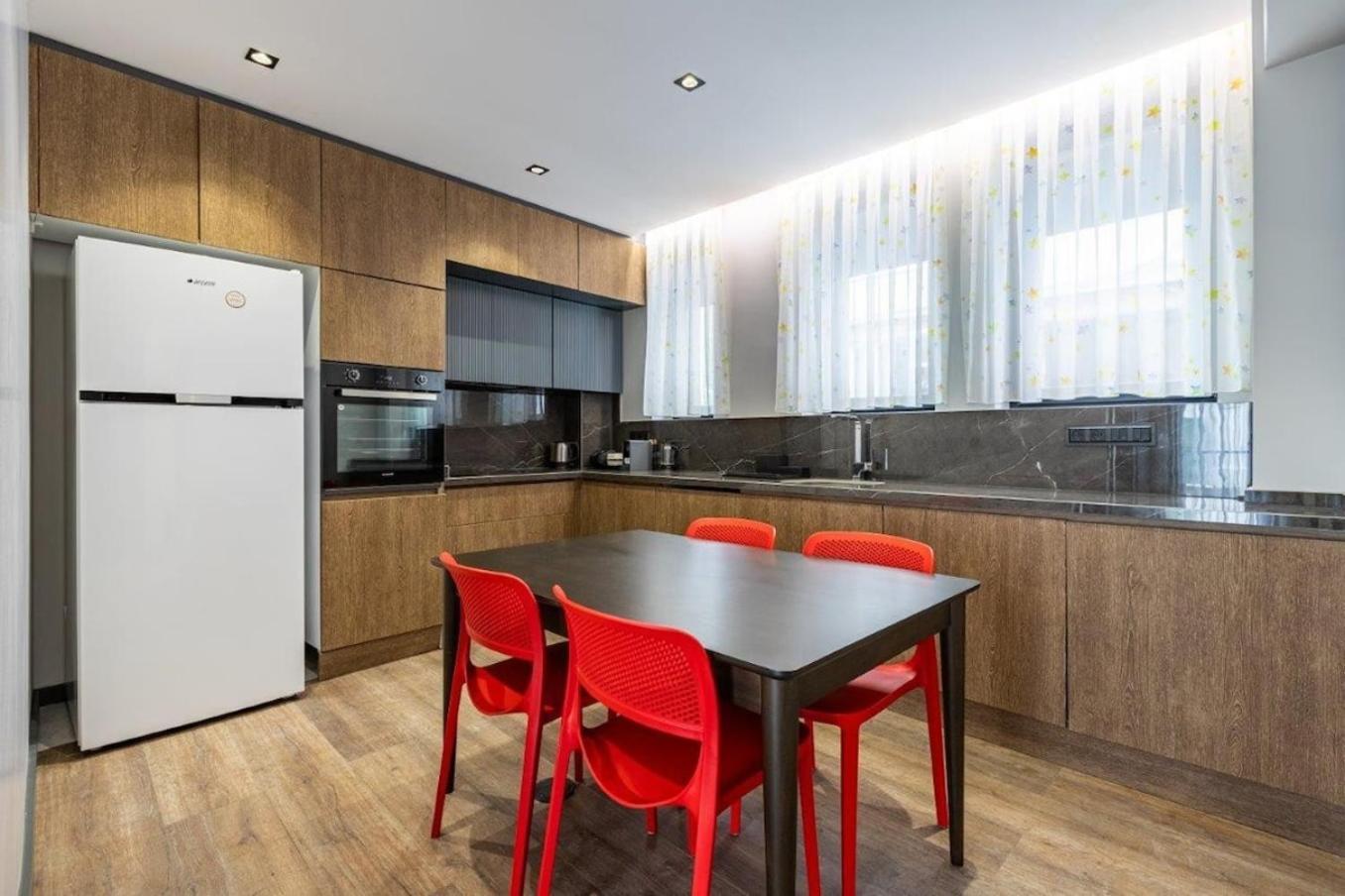 Brand New Duplex Wparking 2bd2bath #336 *